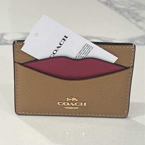 💋Cute. Coach Card Holder. - Picture 1 of 16